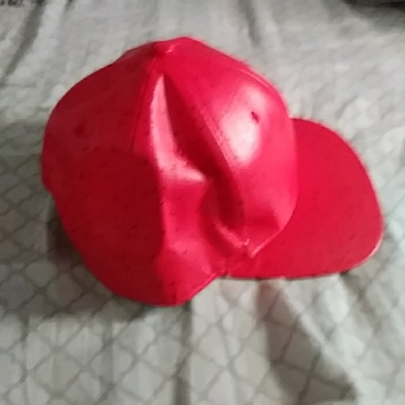 Red hat - Picture 3 of 4
